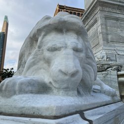 Niagara Square - Lion