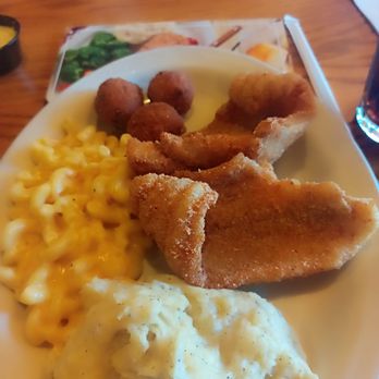 Cracker Barrel Old Country Store - Overall i thought the catfish wasn't that good and the mashed potatoes and Mac and cheese were a little hard - American Near Me - Cave City, Kentucky