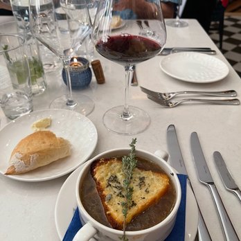 Maison Margaux - Soupe a l'oignon gratinée - Bars Near Me - Minneapolis, Minnesota