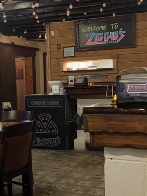 Ziggie's Pizza by null