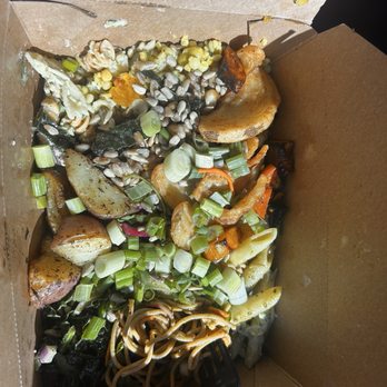 Sonoma Market - A taster box from the markets salad bar. - Grocery Near Me - Sonoma, California Sonoma Market - A taster box from the markets salad bar. - Grocery Near Me - Sonoma, California