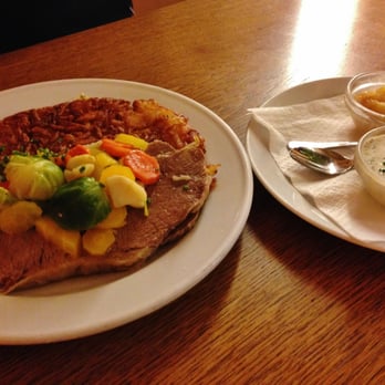 Schöne Perle - Bio-Tafelspitz mit Rösterdäpfel, Schnittlauchsauce, Apfelkren und Wurzelgemüse (boiled beef with Viennese potatoes, chive sauce - Austrian Near Me - Vienna, 9