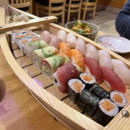 1. Sushi for 2(12pcs su,3Rolls) 1. Sushi for 2(12pcs su,3Rolls)