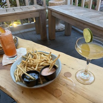 The Wellborn - Chips and dip, loaded fries, 20/20 vision - Lounges Near Me - Orlando, Florida