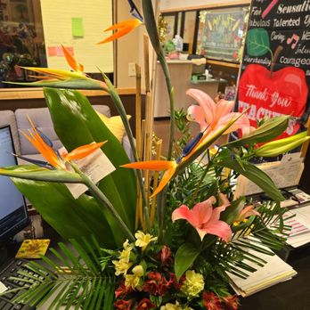 Flower Cottage ATL - Birds of Paradise (premium) - Florists Near Me - East Point, Georgia Flower Cottage ATL - Birds of Paradise (premium) - Florists Near Me - East Point, Georgia