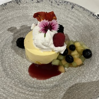Queensbreak Restaurant - Mango soufflé - New American Near Me - Honolulu, Hawaii