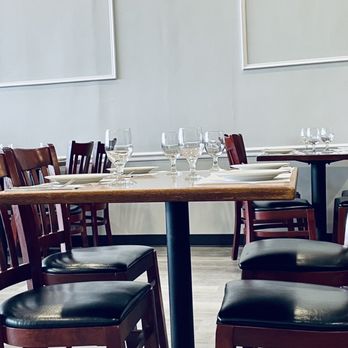 Sara's Mediterrean Grill - Main dining area - Mediterranean Near Me - Wappingers Falls, New York