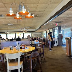 Village Inn - Dining area