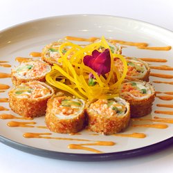 MUSE Fusion+Sushi - Sunshine roll- SOY - calamari - crab mix - avocado - cream cheese -jalapeños - panko - spicy mayo.