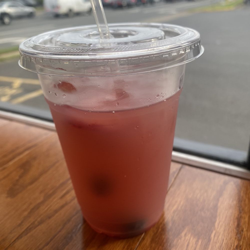 HawaU - Drink of the day very Berry lemonade - Fast Food Near Me - Manassas, Virginia