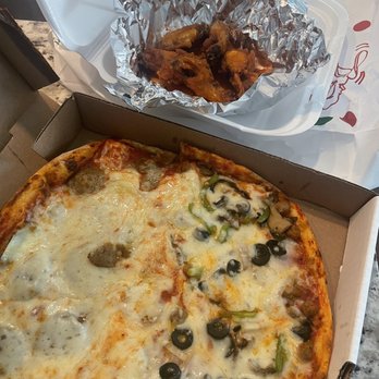 Brooklyn Pizzeria - Buffalo wings and half Brooklyn special half Italian sausage. - Pizza Near Me - Missouri City, Texas