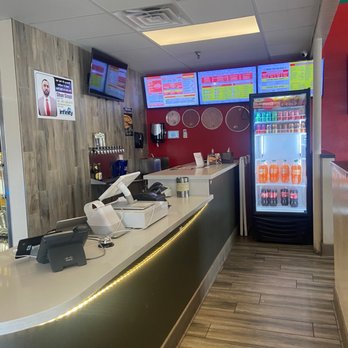 Pizza Twist - Cashier /beer area (they have 3 beers so far on tap) - Pizza Near Me - Bakersfield, California Pizza Twist - Cashier /beer area (they have 3 beers so far on tap) - Pizza Near Me - Bakersfield, California