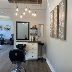 Holden Salon - Stylist Station