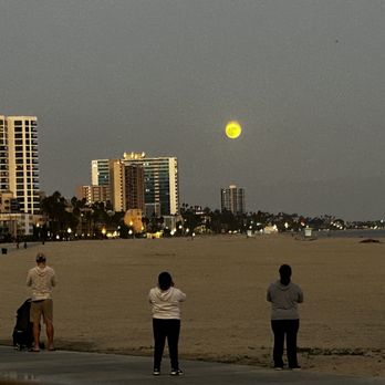 Gaucho Beach - Beautiful shoreline views - Sandwiches Near Me - Long Beach, California