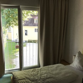 Seminarhotel Grafengut - Our room in the new building (with lake views!) - Bars Near Me - Nußdorf am Attersee, 4