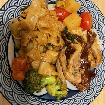 Ben Thai Cafe - Pad Kee Mao and Roasted Duck Curry - Thai Near Me - San Francisco, California Ben Thai Cafe - Pad Kee Mao and Roasted Duck Curry - Thai Near Me - San Francisco, California