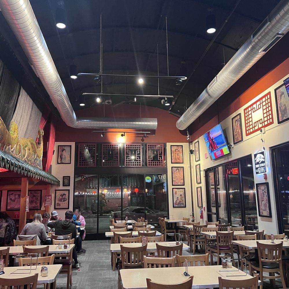 Fong's Pizza - Throwback Chinatown decor - Pizza Near Me - Des Moines, Iowa