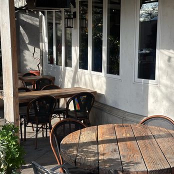 Cafe Dantorels - Veranda in the morning - Cafes Near Me - Sacramento, California