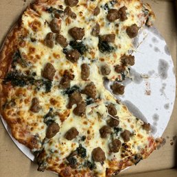 GF 10" pizza with sausage, spinach and feta.