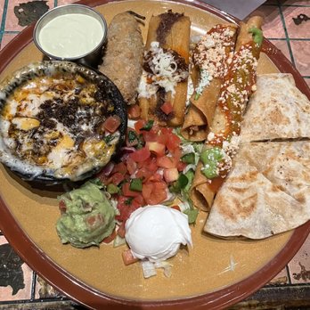 Pistolero's - Plato de Muestra - Mexican Near Me - Houston, Texas Pistolero's - Plato de Muestra - Mexican Near Me - Houston, Texas