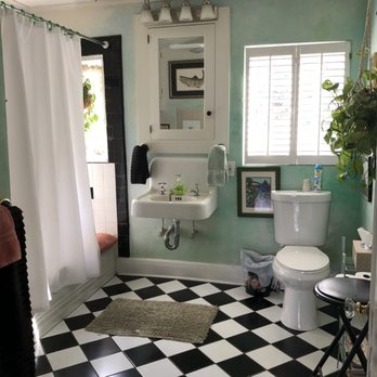 The Surgeon's House - Master suite bathroom - Bed & Breakfast Near Me - Jerome, Arizona The Surgeon's House - Master suite bathroom - Bed & Breakfast Near Me - Jerome, Arizona