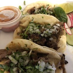 Tienda Mexicana Tres Hombres - Carnitas and Barbacoa Tacos