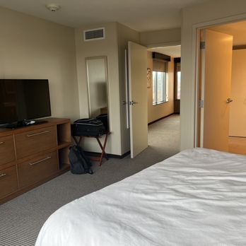 Hyatt Place Eugene/Oakway Center - King bed suite room 605 - Hotels Near Me - Eugene, Oregon