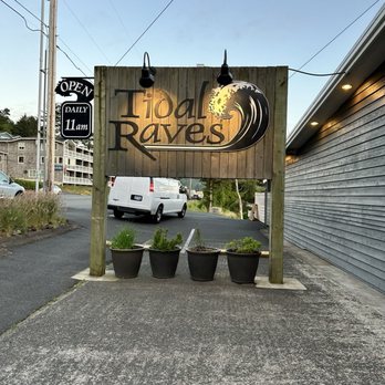Tidal Raves - Outside - New American Near Me - Depoe Bay, Oregon
