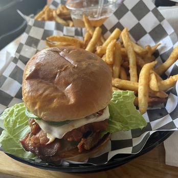 Happy Place Eatery - Chicken Sandwich - Burgers Near Me - Ventura, California Happy Place Eatery - Chicken Sandwich - Burgers Near Me - Ventura, California