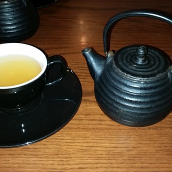 Tomato Pie Cafe - Ginger/peach tea - Salad Near Me - Lititz, Pennsylvania