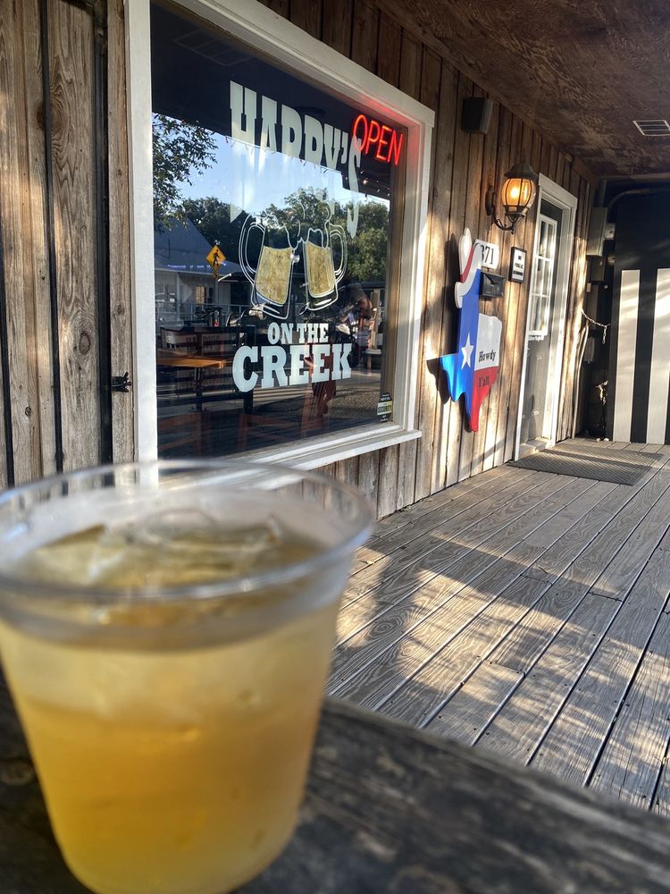 Harry’s On The Creek Logo