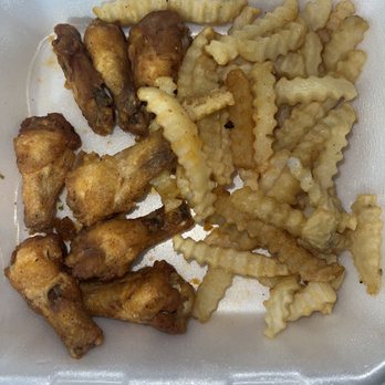 DurtyBirds Chicken Coop - Suppose to be Cajun Honey Butter Wings... no sauce and no seasoning - Sandwiches Near Me - Atlanta, Georgia