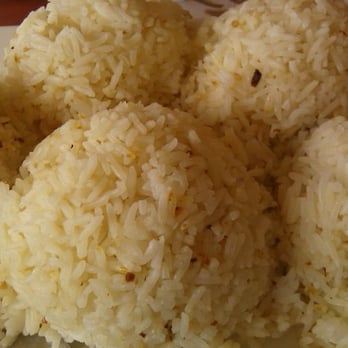 Max's Restaurant - Dillingham - full order stir-fried garlic rice, $3.95. Photo by Eric Alcantara - Filipino Near Me - Honolulu, Hawaii