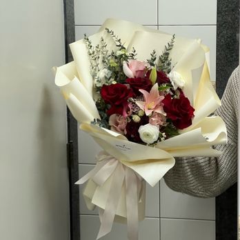 Vika’s Flowers - Wrapped bouquet - Florists Near Me - Seattle, Washington Vika’s Flowers - Wrapped bouquet - Florists Near Me - Seattle, Washington