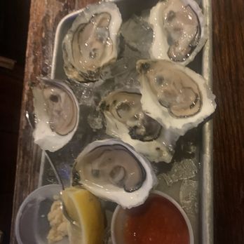 The Warren Tavern - Fresh Shucked Oysters Dinner - Bars Near Me - Charlestown, Massachusetts The Warren Tavern - Fresh Shucked Oysters Dinner - Bars Near Me - Charlestown, Massachusetts