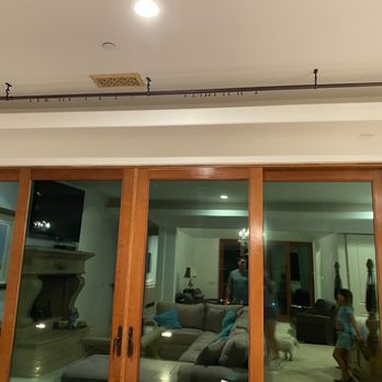 Sea Breeze - I see a curtain rod.. but where is the curtain?! Does this look like a $10,000 rental to you? - Vacation Rentals Near Me - Carlsbad, California Sea Breeze - I see a curtain rod.. but where is the curtain?! Does this look like a $10,000 rental to you? - Vacation Rentals Near Me - Carlsbad, California
