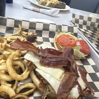 Cowpokes BBQ Diner - Chicken ranch sandwich - Barbeque Near Me - Prague, Oklahoma