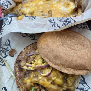 The Cove - Chili cheeseburger & chili fries - Vegetarian Near Me - San Antonio, Texas The Cove - Chili cheeseburger & chili fries - Vegetarian Near Me - San Antonio, Texas