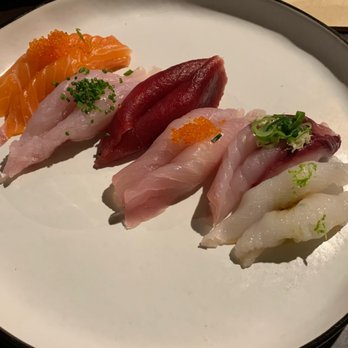 Japonês - nigiri selection, a unique way of wrapping the fish, not much rice - Japanese Near Me - Coimbra, 06