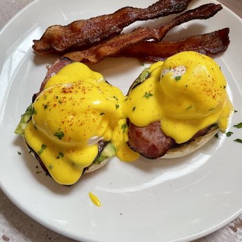 Toast Kitchen & Bar - Florentine Benedict - Breakfast & Brunch Near Me - Brea, California Toast Kitchen & Bar - Florentine Benedict - Breakfast & Brunch Near Me - Brea, California