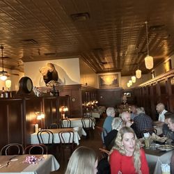 Ted's Montana Grill - Dining area