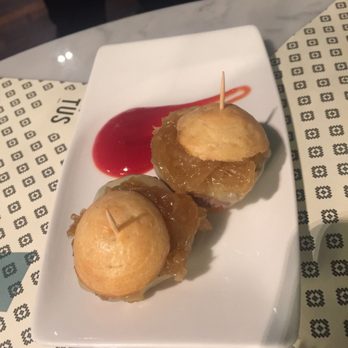 Vinitus - Mini burgers - Tapas Bars Near Me - Barcelona, B Vinitus - Mini burgers - Tapas Bars Near Me - Barcelona, B
