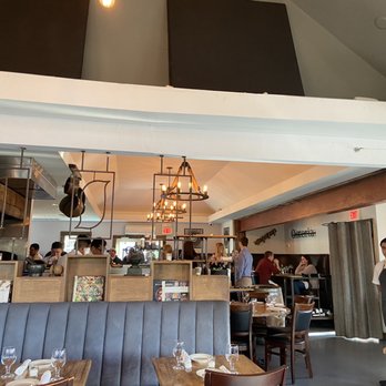Table 104 - Italian Near Me - Stamford, Connecticut