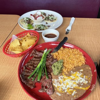 Dos agaves Mexican restaurant - Carne asada dinner and street tacos in the background - Mexican Near Me - Darrington, Washington Dos agaves Mexican restaurant - Carne asada dinner and street tacos in the background - Mexican Near Me - Darrington, Washington