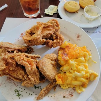 Walnut Hills - Best chicken I have ever eaten... Mac & cheese was awesome too! - Southern Near Me - Vicksburg, Mississippi