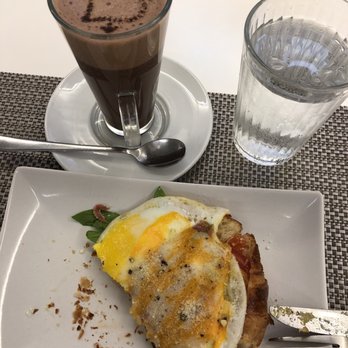 Baretto Caffe - Croissant with fried eggs and prosciutto, and hot chocolate - Cafes Near Me - Toronto, Ontario