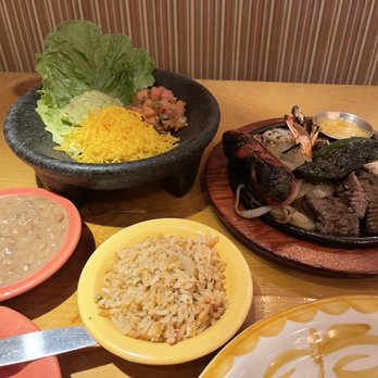 Lupe Tortilla Mexican Restaurant - Fajita trio for one - beef/chicken/shrimp - Mexican Near Me - Addison, Texas