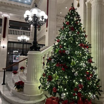 The Exchange - Atrium staircase dressed for Christmas - Bars Near Me - Chicago, Illinois The Exchange - Atrium staircase dressed for Christmas - Bars Near Me - Chicago, Illinois