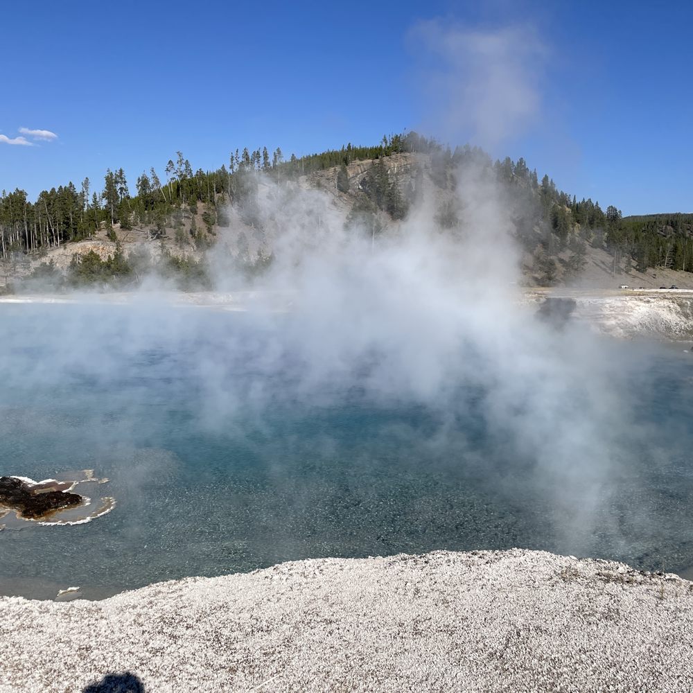 Yellowstone Day Tours - Emerald Hot Spring - Tours Near Me Yellowstone Day Tours - Emerald Hot Spring - Tours Near Me