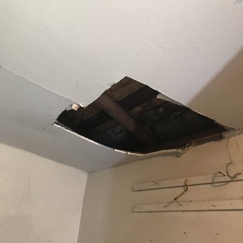 Valley Oak Property Management Turlock - This is the whole the man they sent out had cut in the dry wall and never fixed the issue - Property Management Near Me - Modesto, California